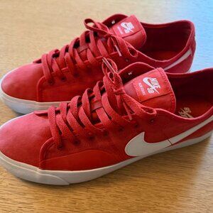 NIKE SB BLZR Court Shoes